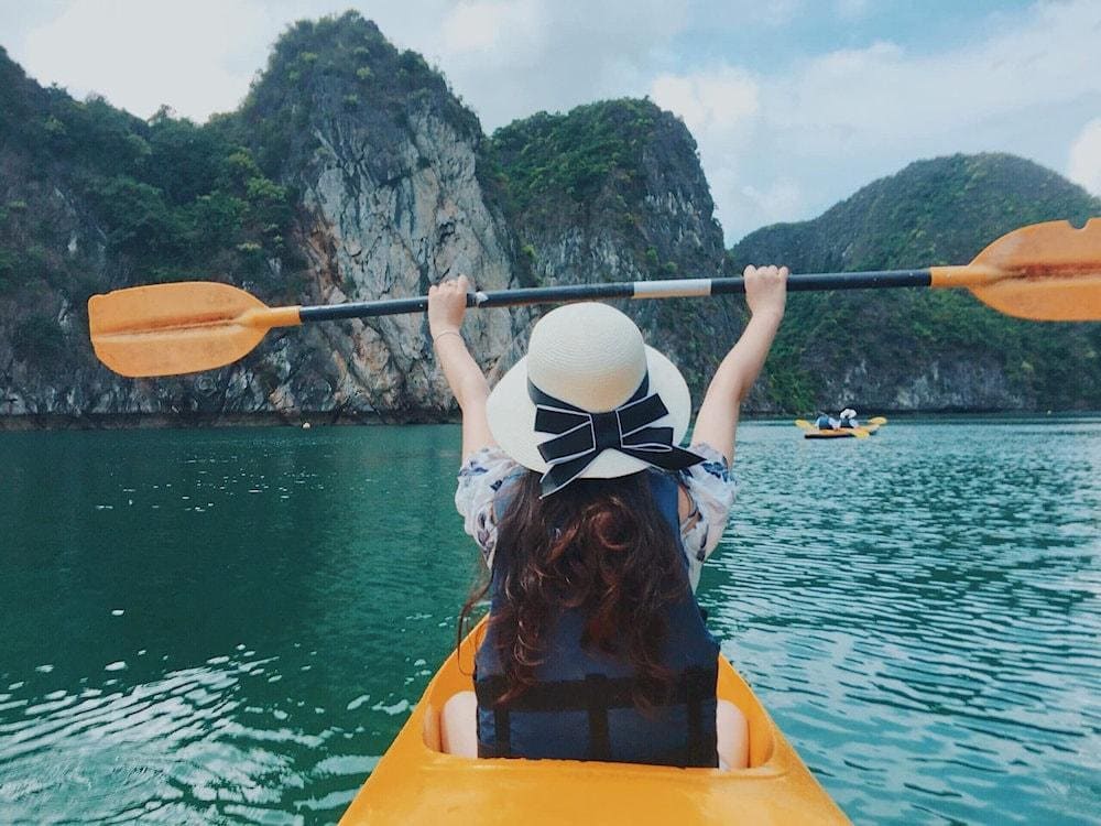 For those who love adventure and nature, kayaking around the Three Peach Islets is an unforgettable experience